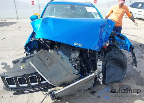 2018 Jeep Compass Latitude 4X4 from USA, damaged, VIN 3C4NJDBB3JT463585